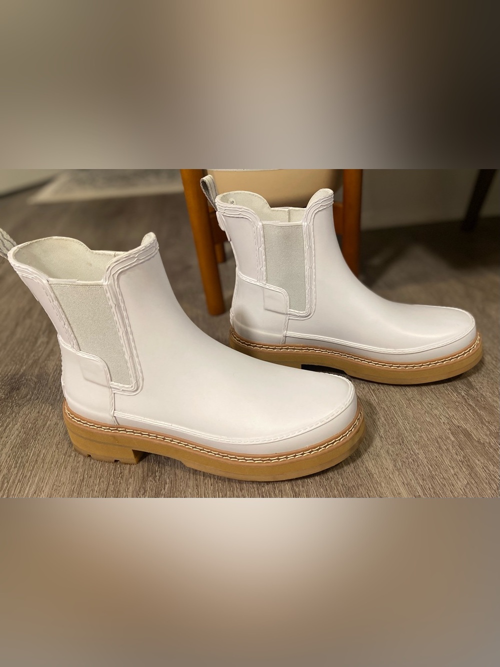 HUNTER Chelsea Rain Boots, US size 8 - Picture 3 of 15